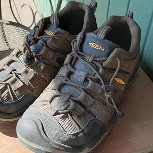 Mens Keen Hiking Shoes Size 11.5